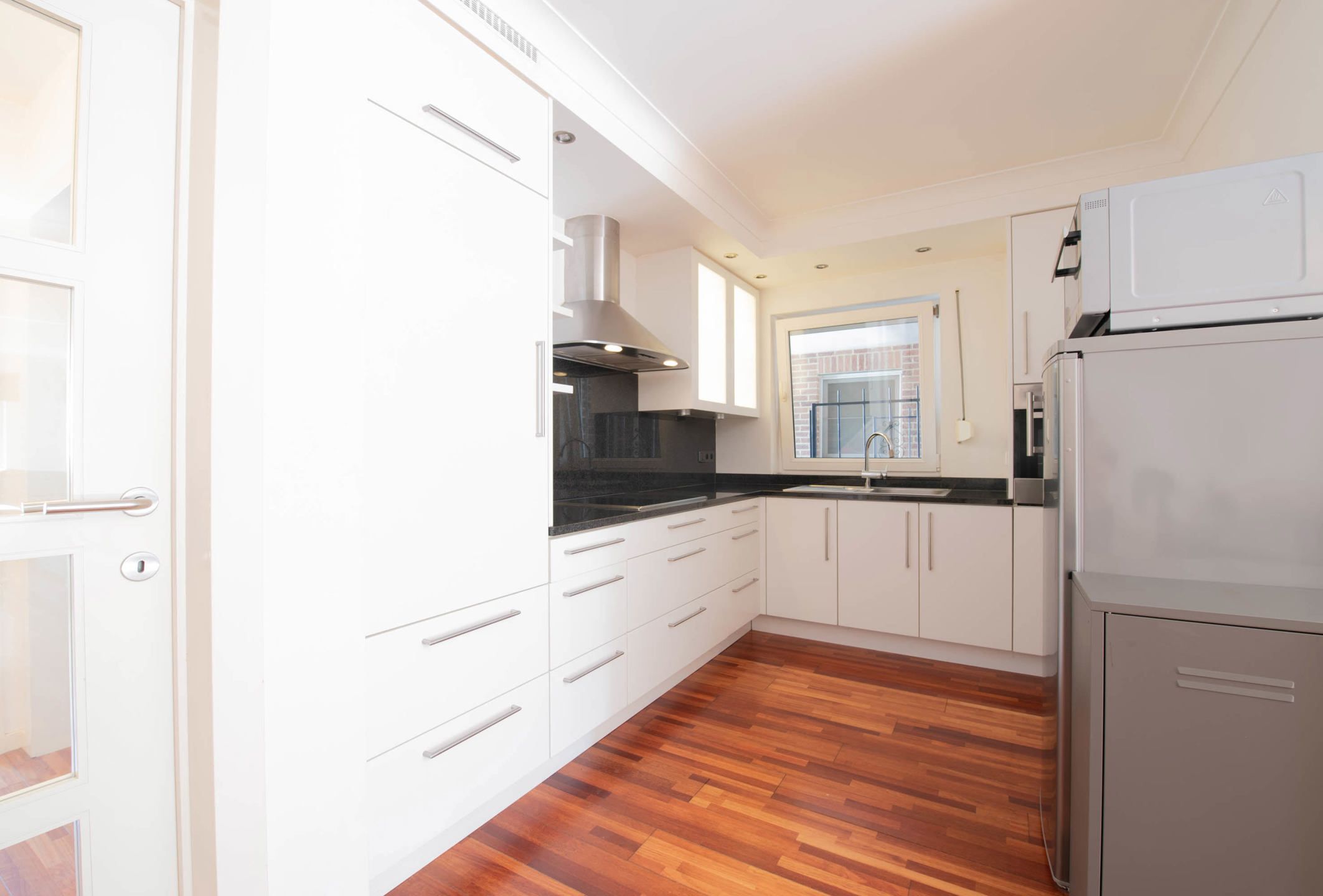Gelijkvloers appartement met terras & autostandplaats foto 6