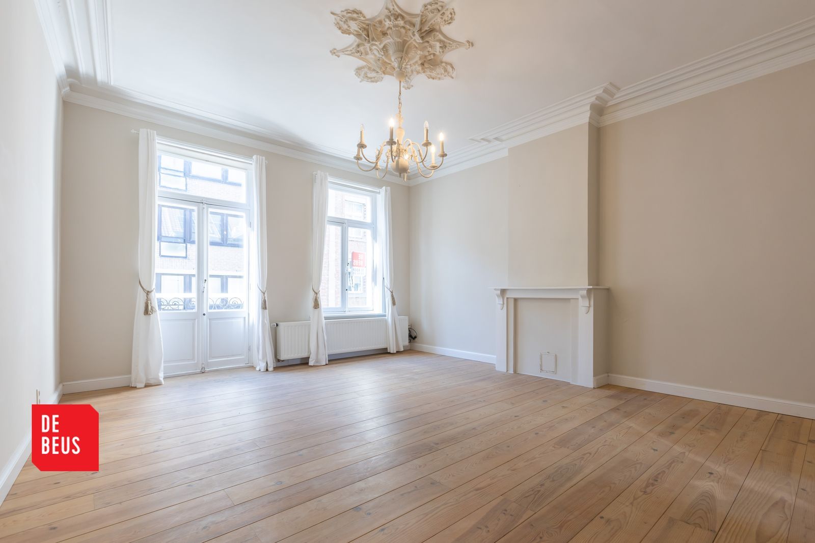 Charmante herenwoning met zonnige tuin op toplocatie in het Historische centrum foto {{pictureIndex}}