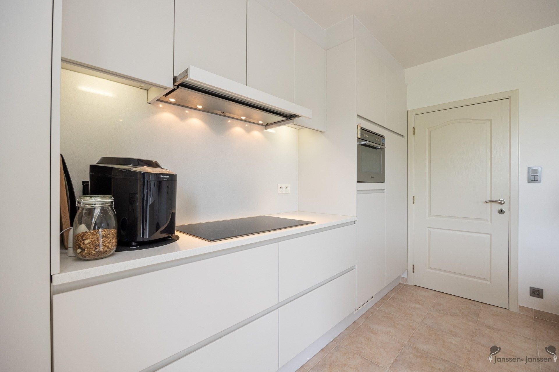Instapklare woning met vier slaapkamers op een ruim perceel van 659m². foto 13