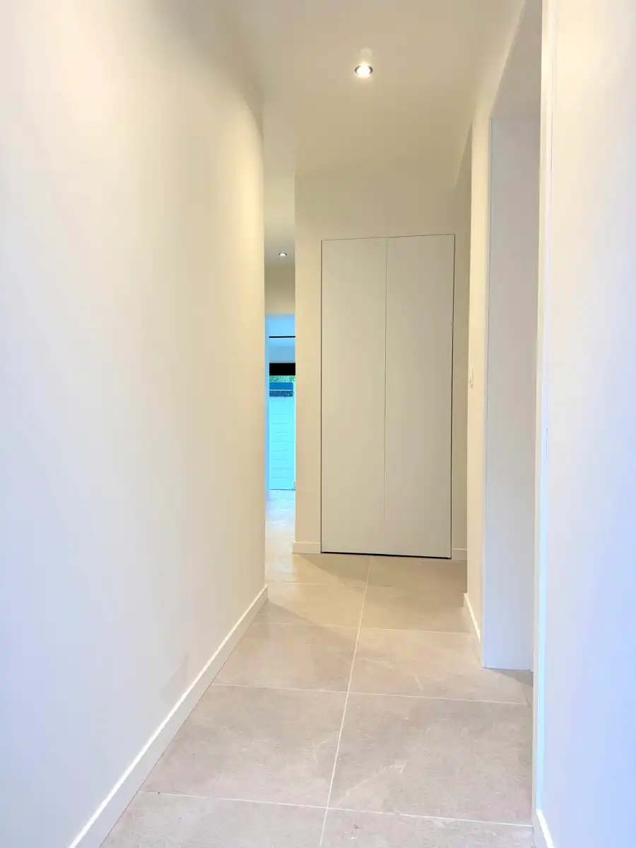 Volledig vernieuwde energiezuinige woning met garage en 3 slpk! foto 3