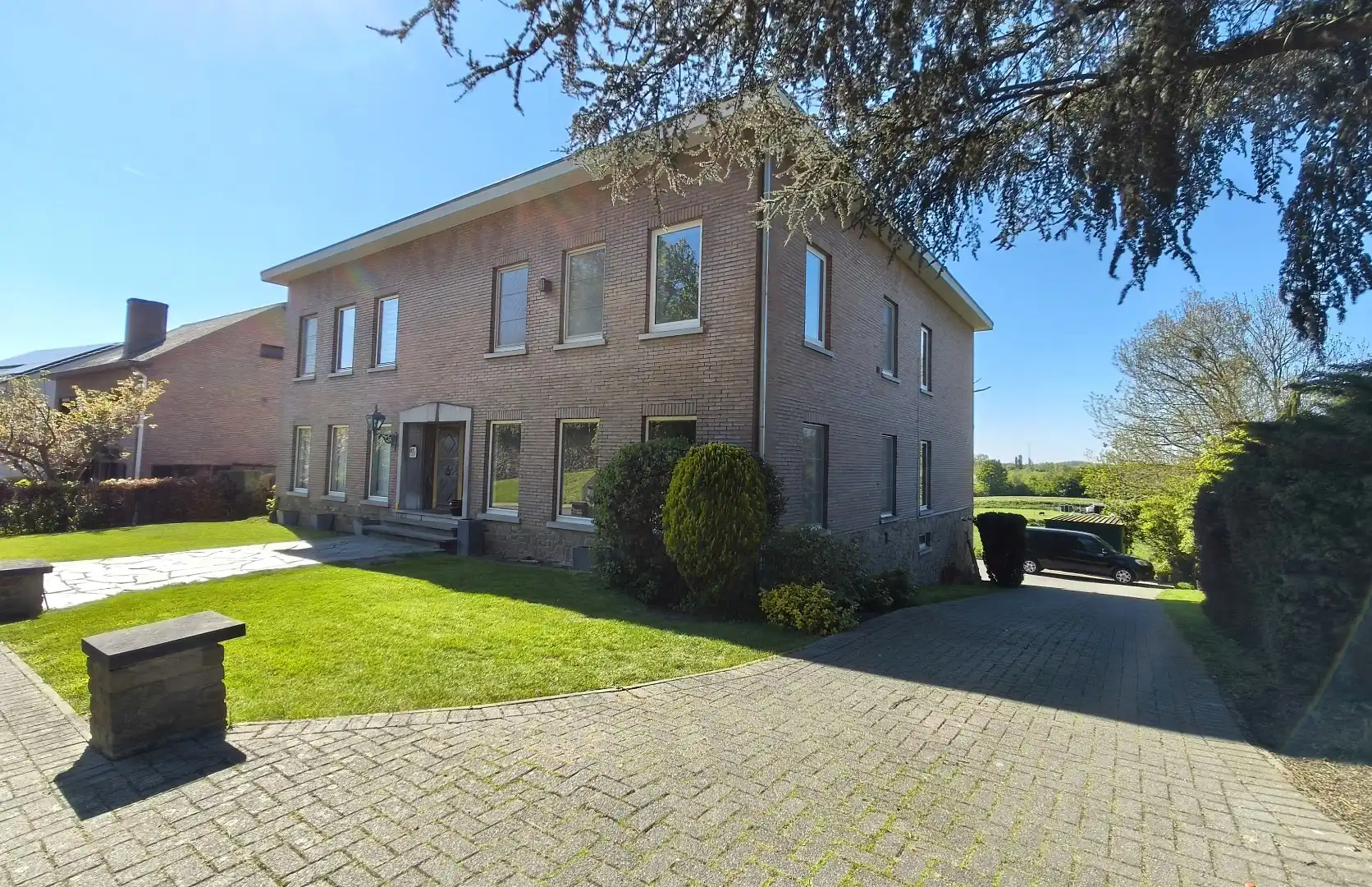 GELIJKVLOERS APPARTEMENT MET GARAGE foto 12