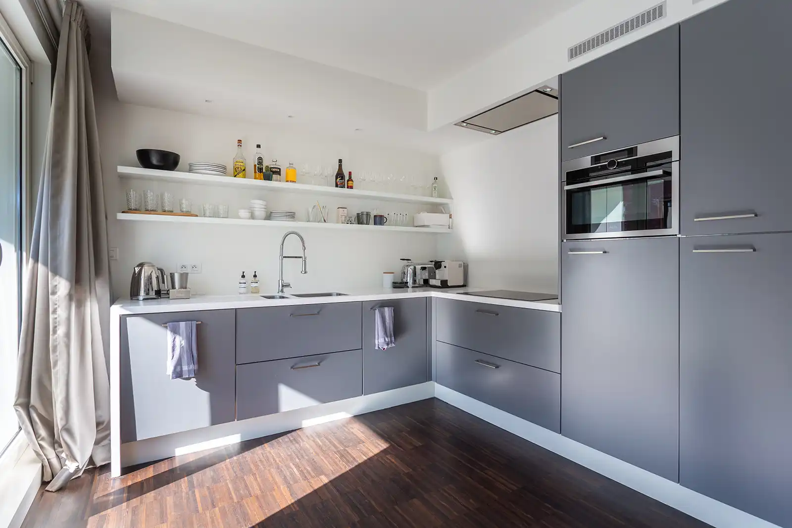 Luxueus en gemeubeld appartement met twee terrassen en parking op het Zuid foto 7