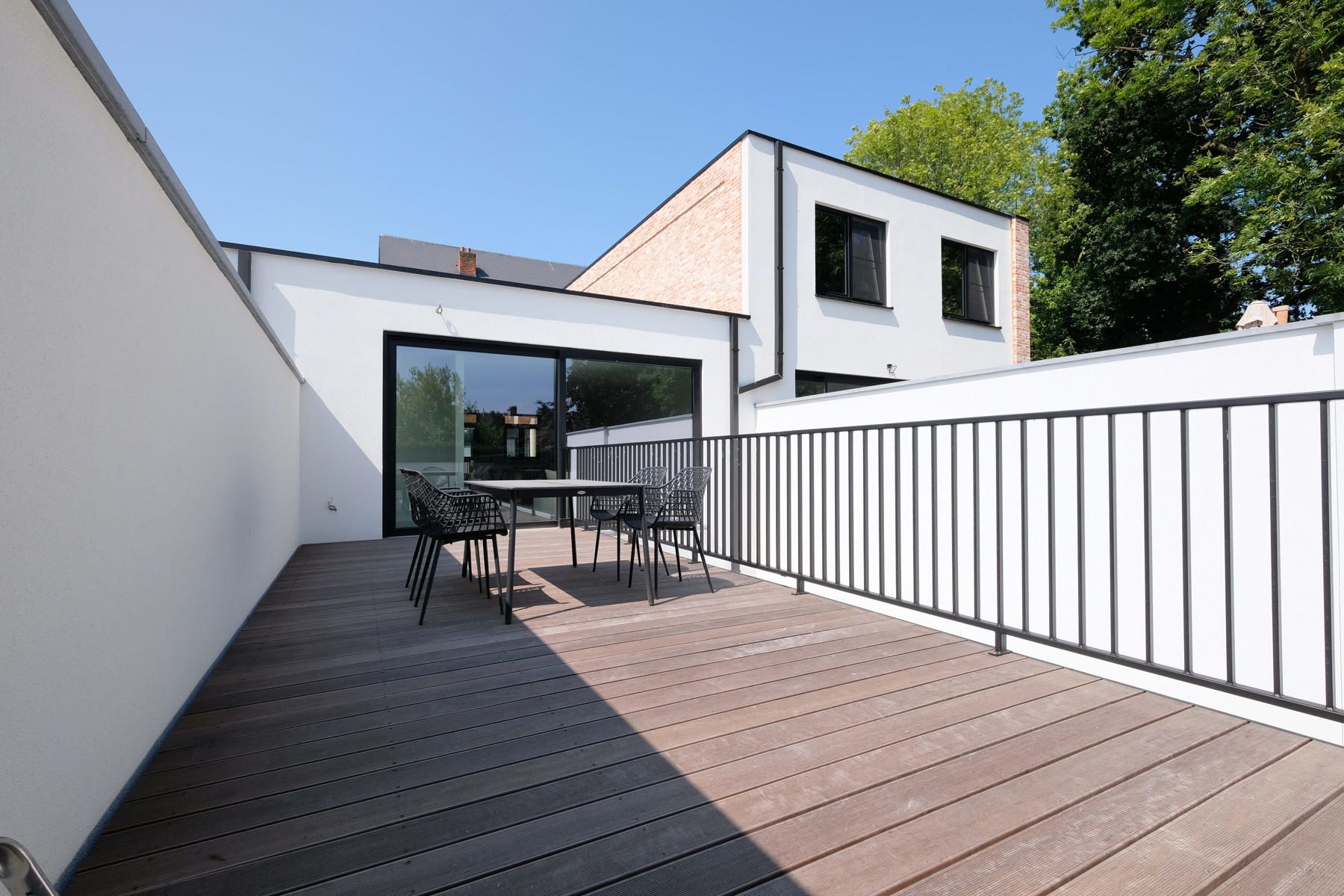 Riant nieuwbouwappartement met lift en veel lichtinval foto {{pictureIndex}}
