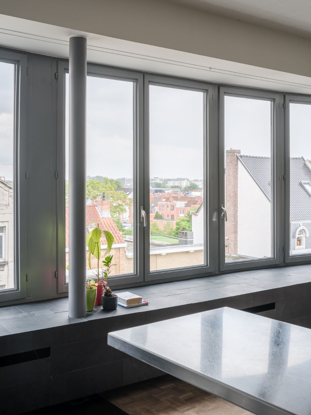 Tijdloos wonen in een ontwerp van Fabiaan Van Severen – nabij het Citadelpark foto 14
