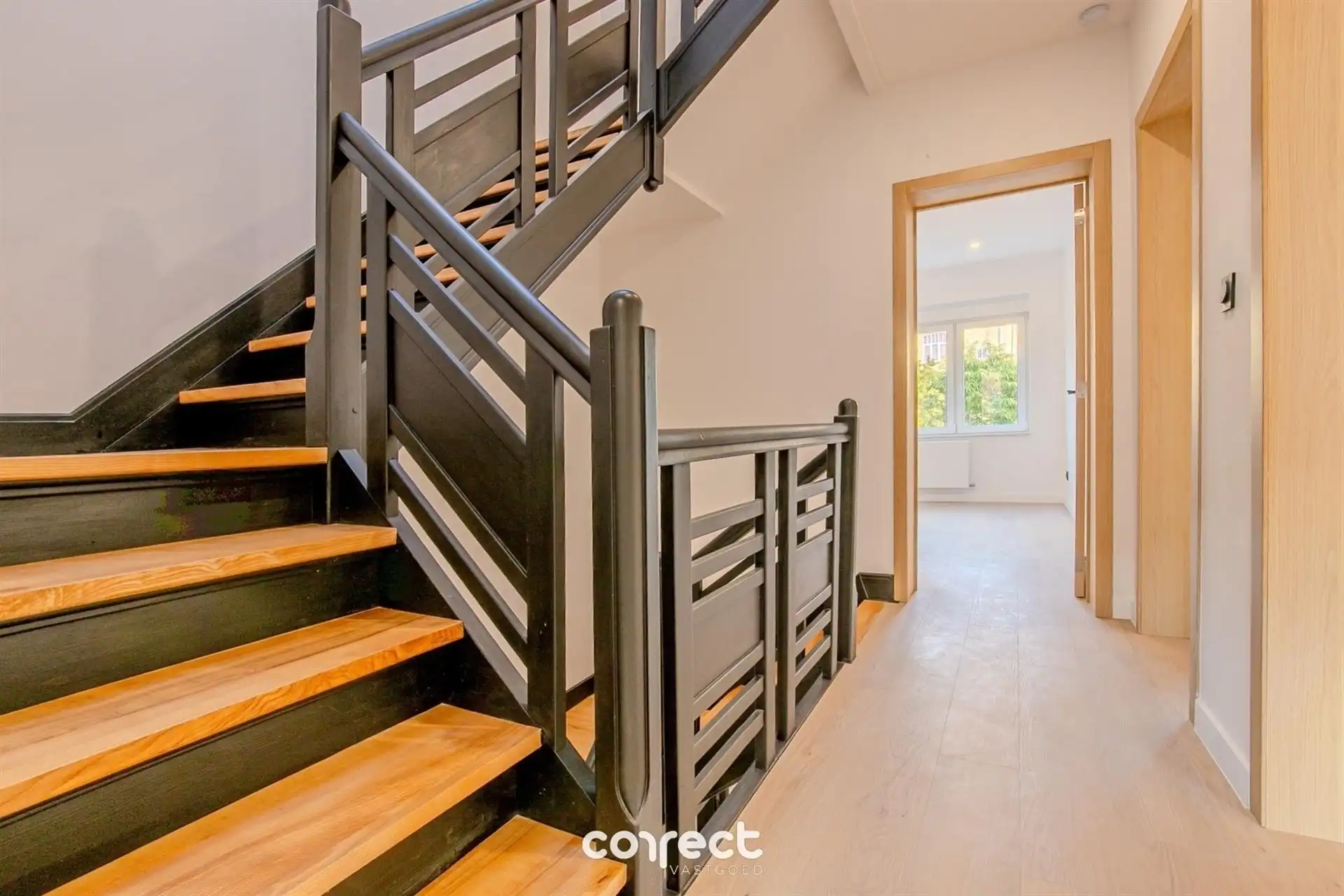 Prachtig gerenoveerde stadswoning met tuin foto 20