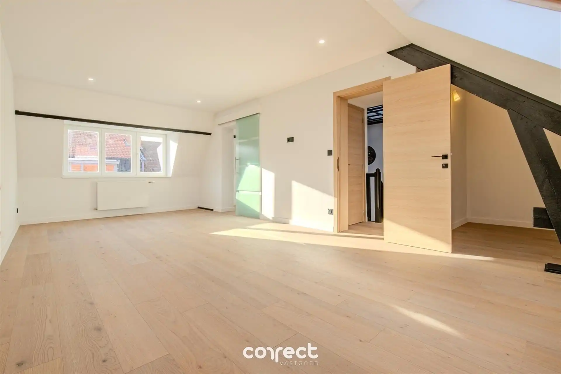 Prachtig gerenoveerde stadswoning met tuin foto 20