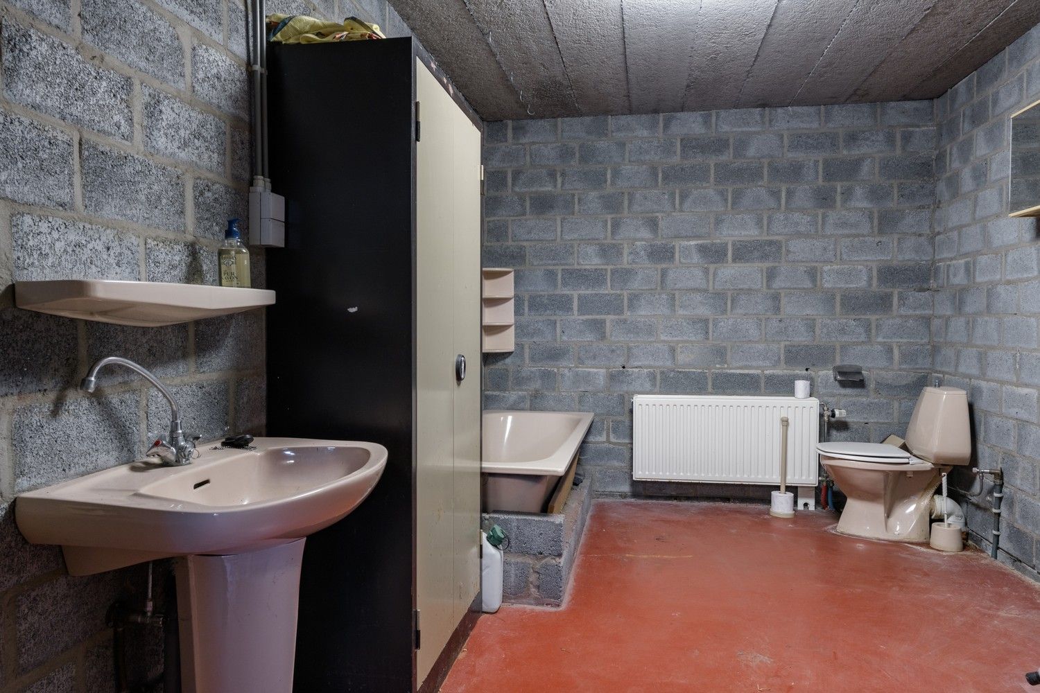 Vrijstaande woning met ruime garage en tuin, rustig gelegen nabij natuurgebied en Nederlandse grens foto 30
