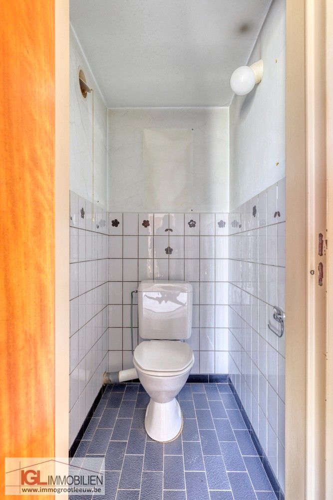 Te renoveren appartement met 3 slaapkamers en garage nabij het centrum van Sint-Pieters-Leeuw foto 12