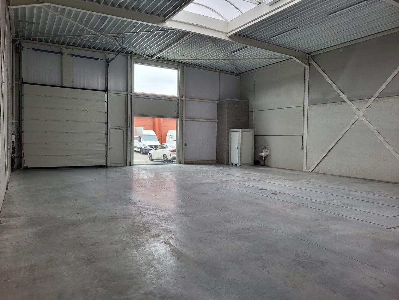KMO-unit /showroom +/- 256m² foto 5