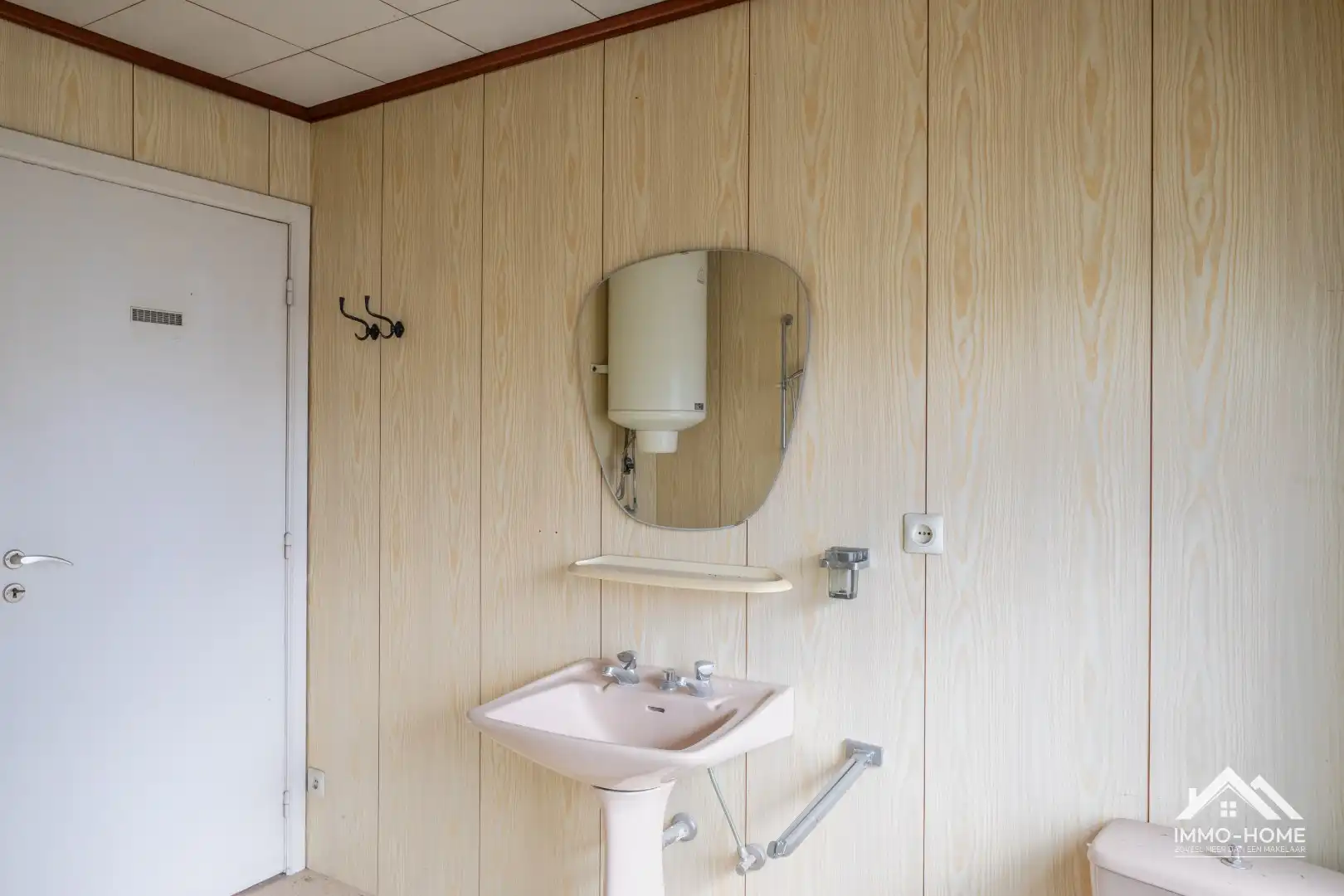 Ruime te renoveren hoekwoning met garage!!  foto 21