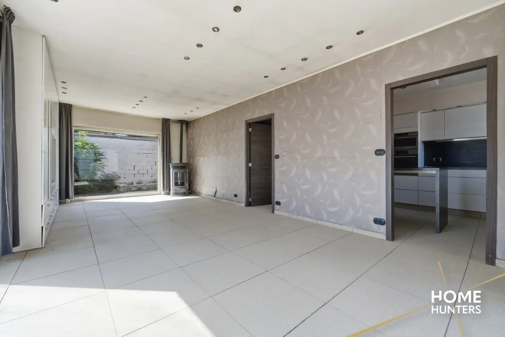 Te renoveren woning met ruime garage en tuin op centrale ligging te Zwevegem foto 19