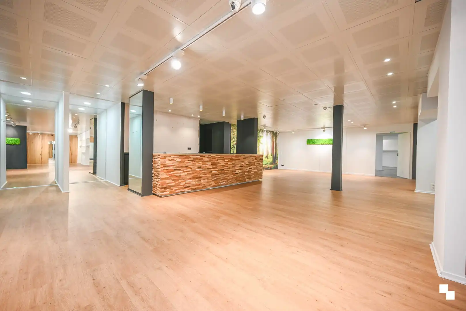 Handelszaak met ruime vitrine in centrum Waregem foto 7
