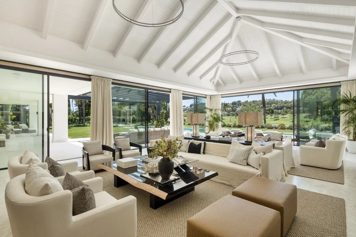 Leven aan de top: exclusieve frontline golfvilla met adembenemend uitzicht en ultieme luxe in Nueva Andalucía foto 2