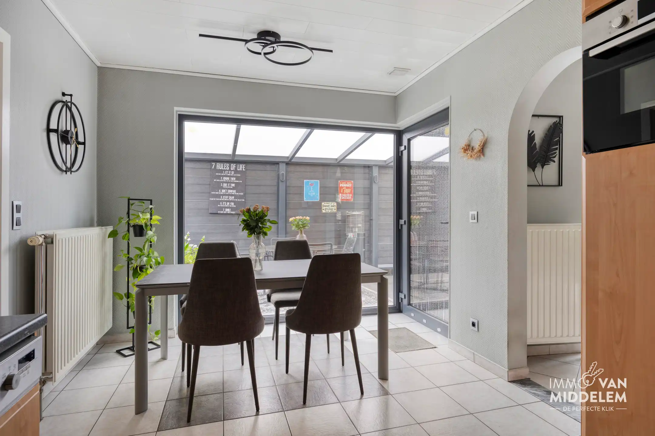 INSTAPKLARE WONING MET 3 KAMERS, ZWEMBAD, GARAGE EN TUIN foto 8