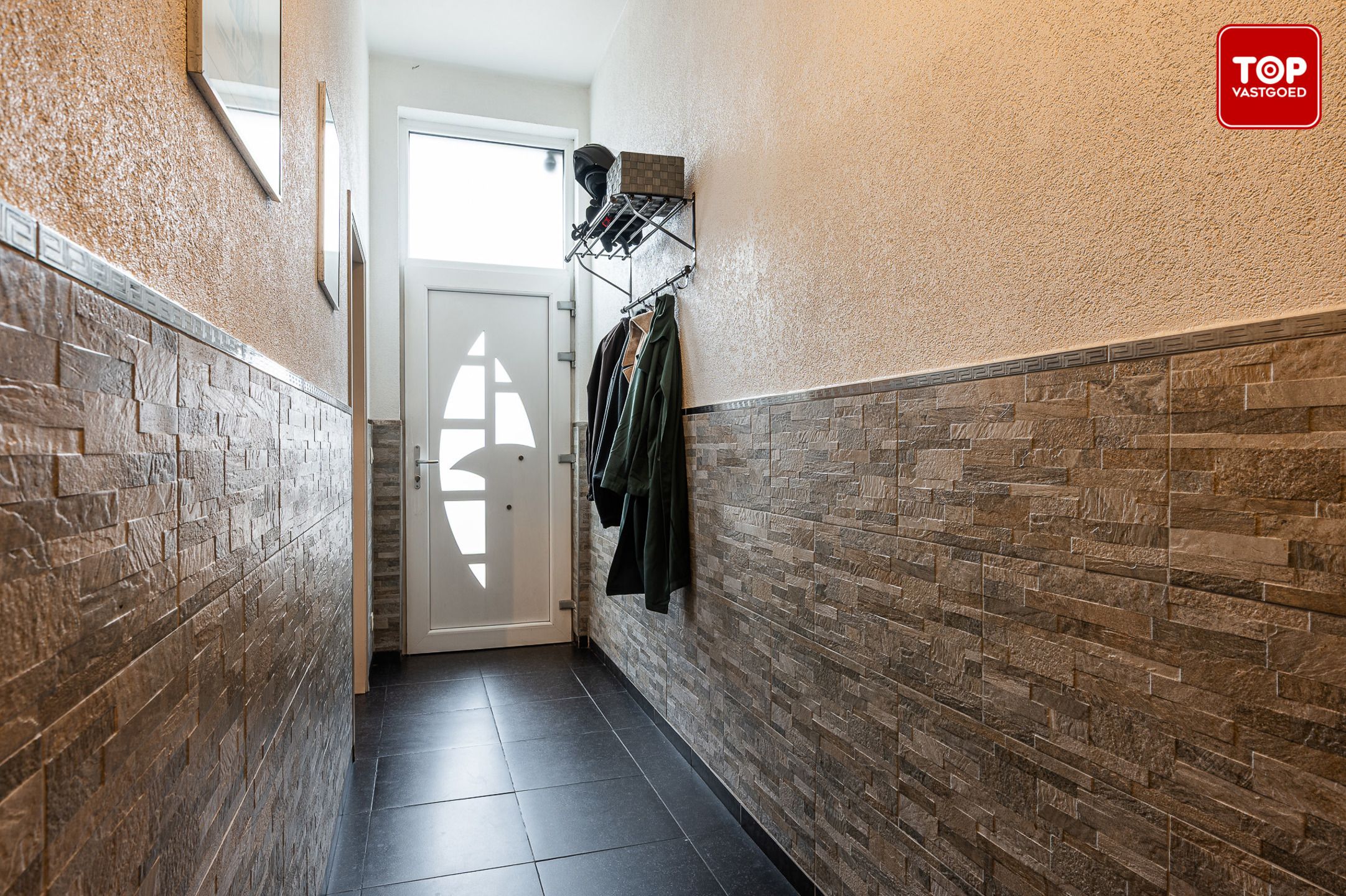 Ruime gezinswoning met 4 slaapkamers en tuin op toplocatie in Sint-Amandsberg foto 2