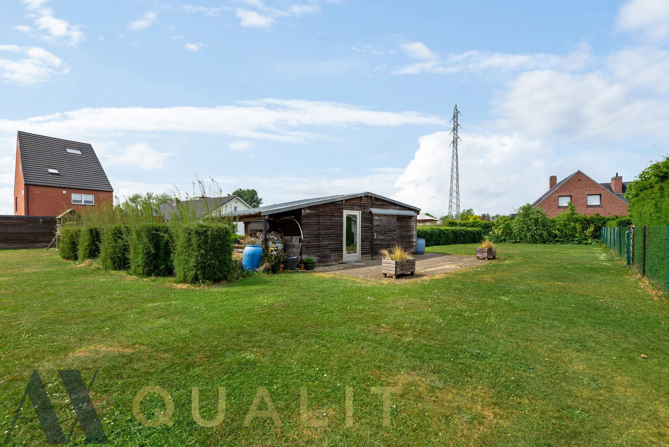 Instapklare villa/bungalow met aansluitend een kantoorruimte/handelsgelijkvloers op ruim perceel van +/- 30 are. Meerdere parkeerplaatsen foto 20