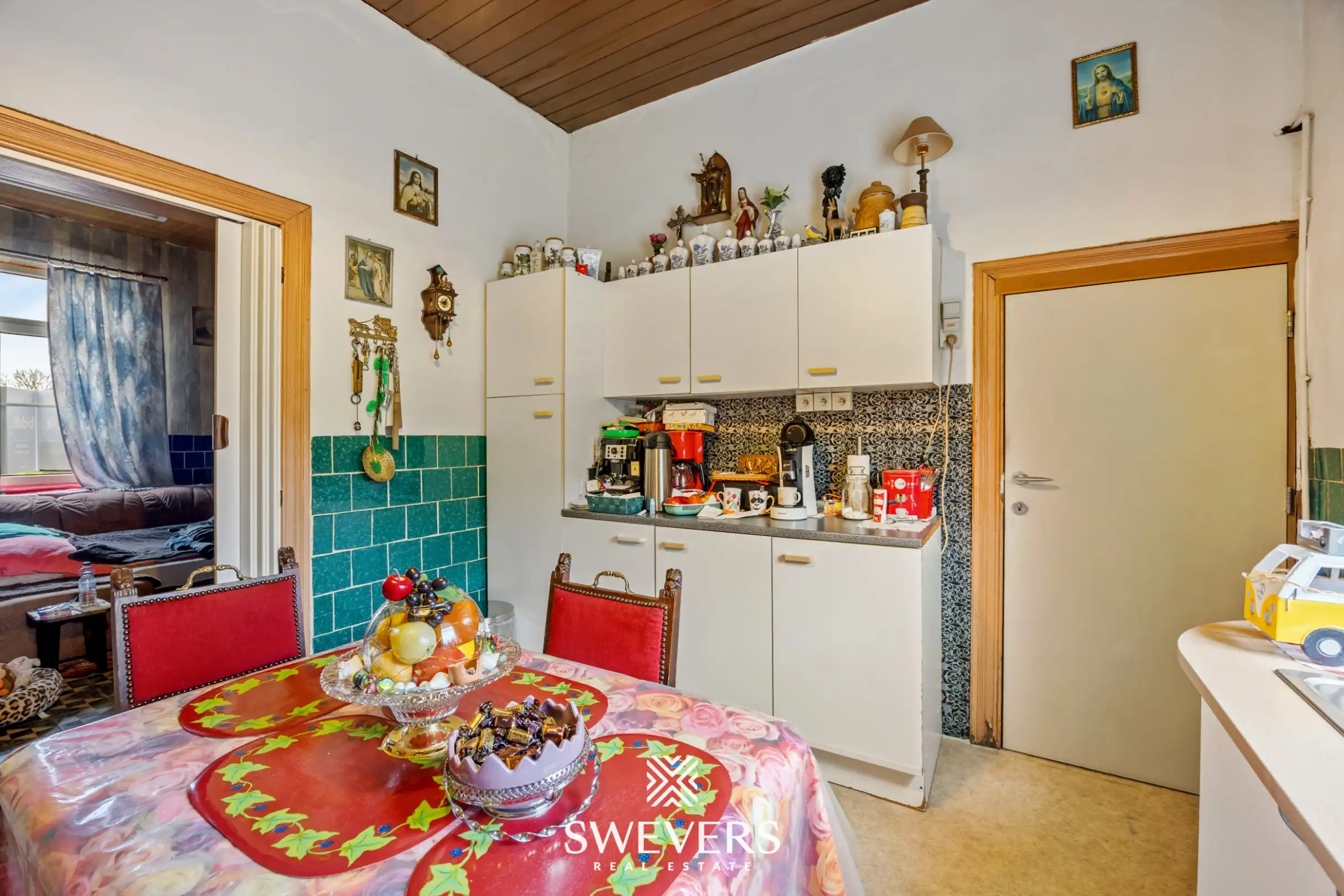 Vrijstaande woning met zeer veel potentieel foto 6