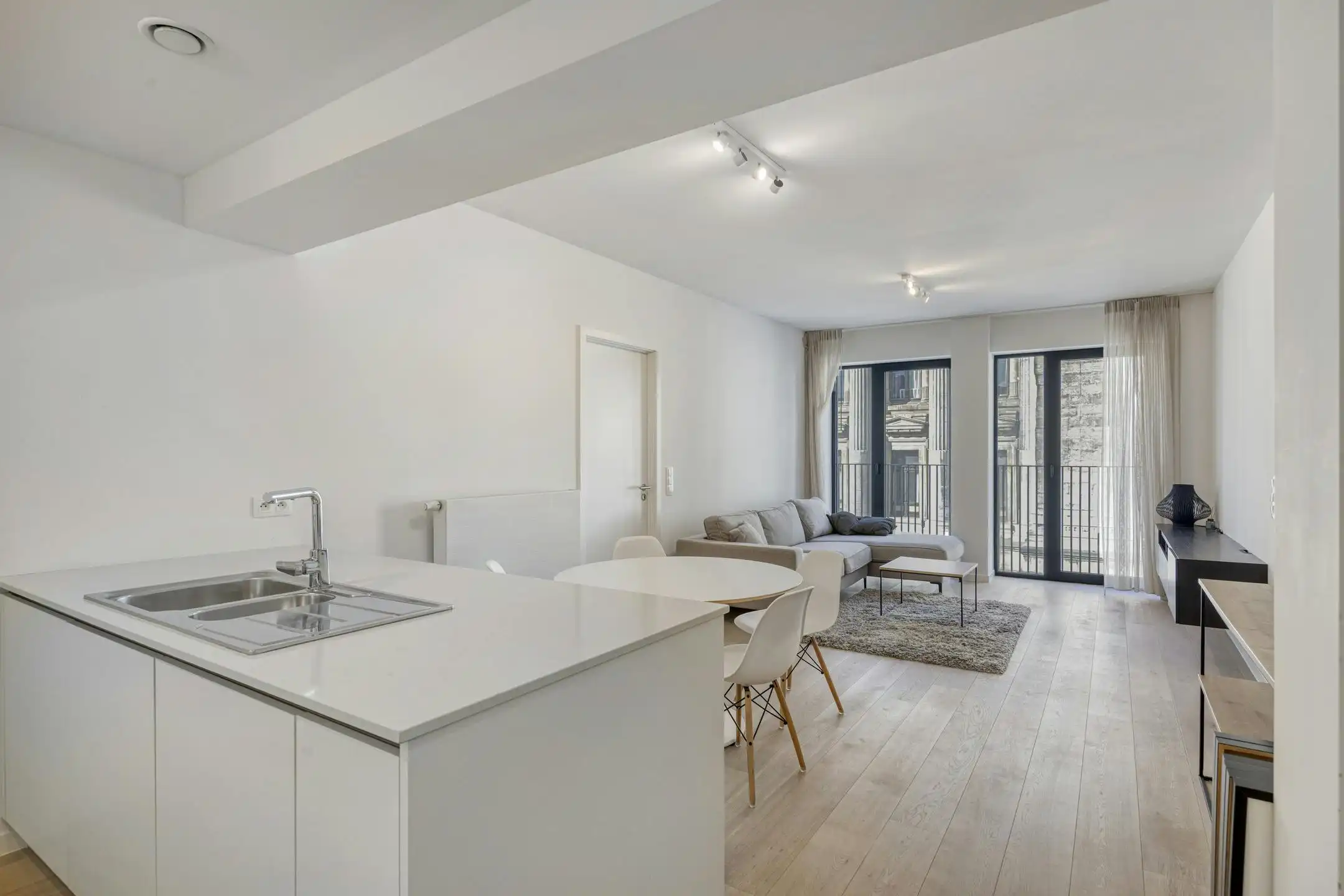 Te koop: lichtrijk 2slpk appt vlakbij Place Poelaert foto 3