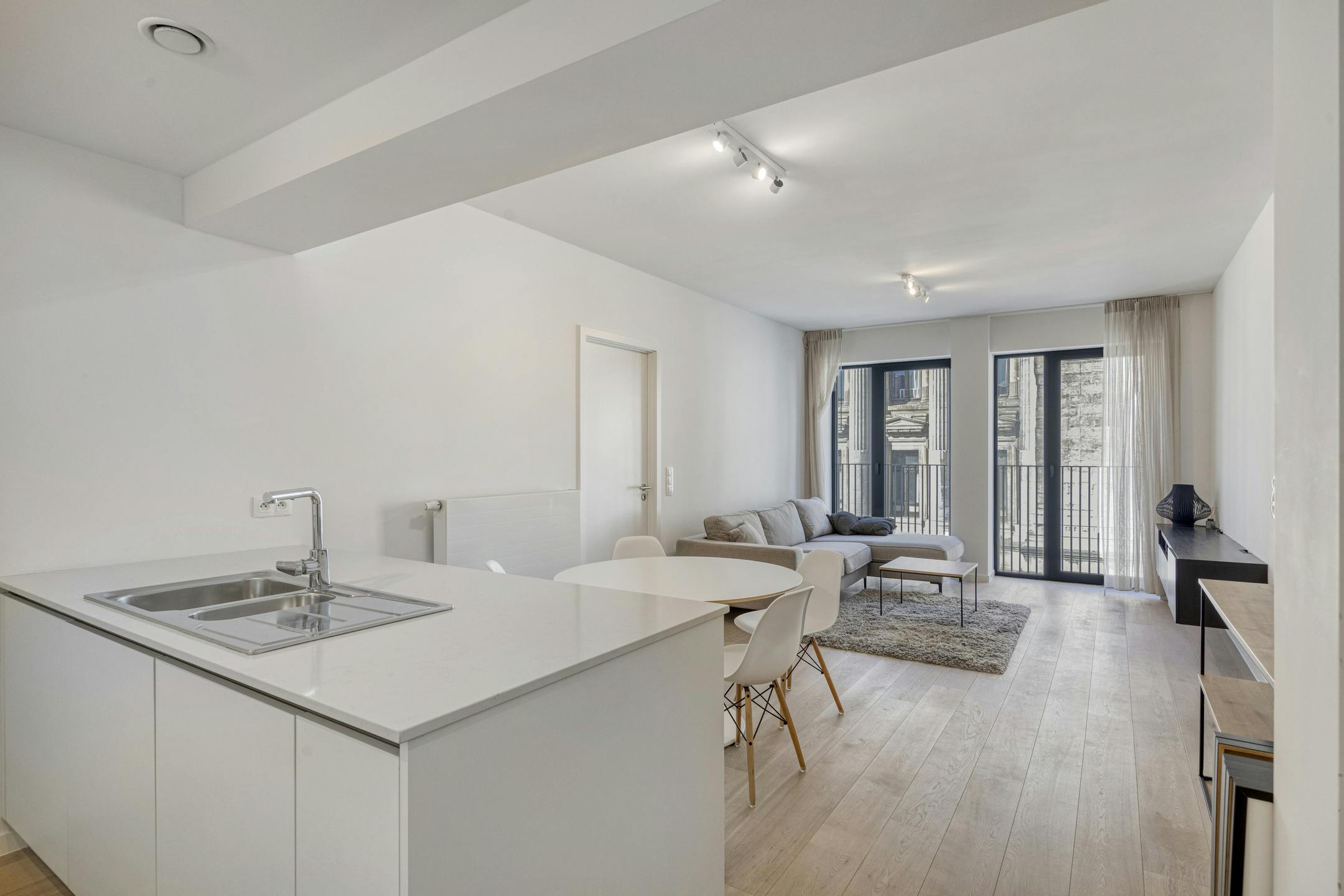 2 slaapkamer appartement te koop in centrum Brussel! foto 7