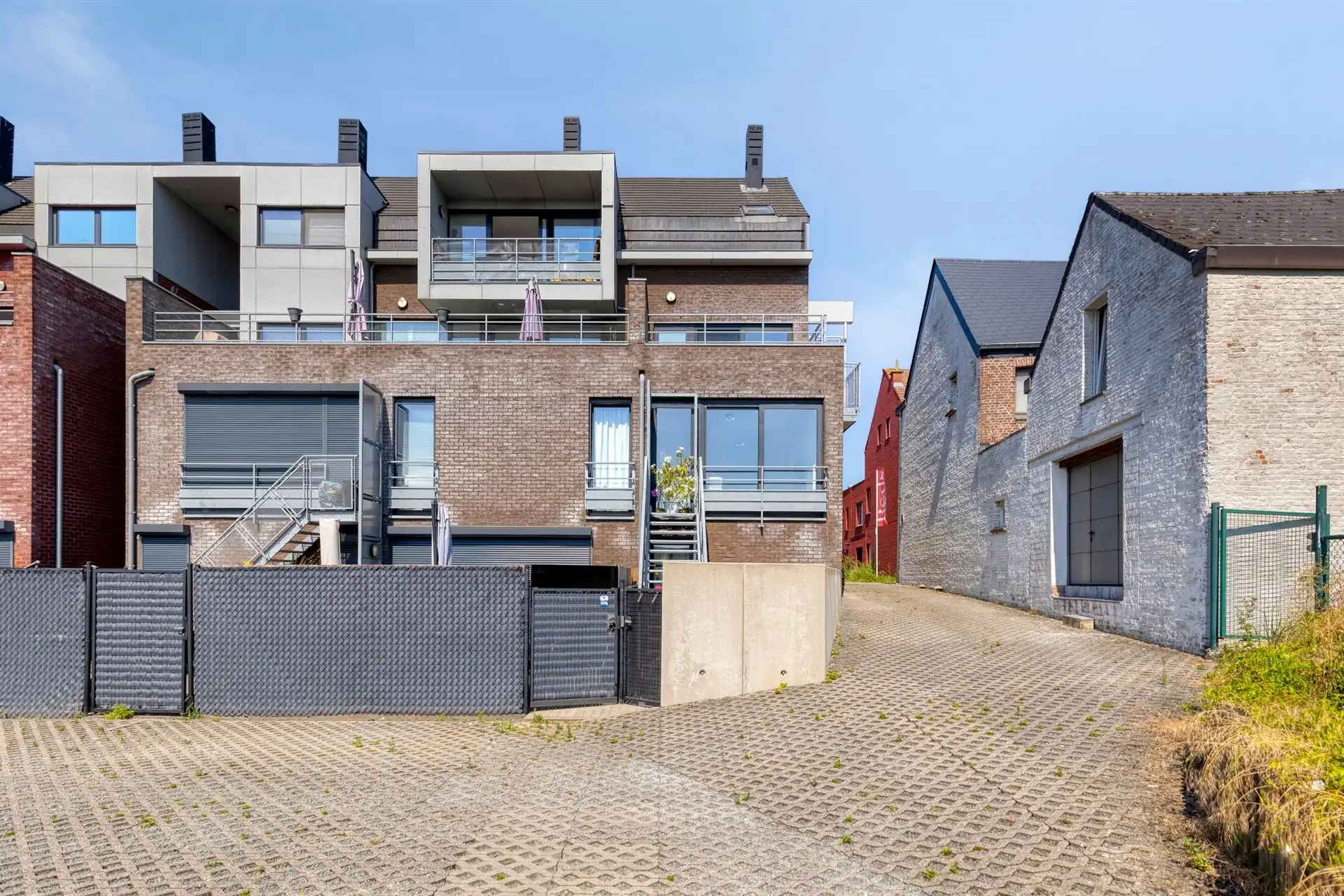 Duplex met 2 slaapkamers, terras en garage.  foto 18