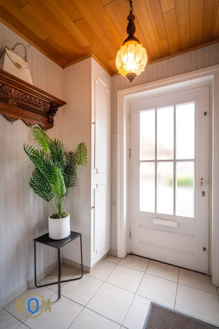 Halfopen 3-slpkr woning met tuin & garage foto 2