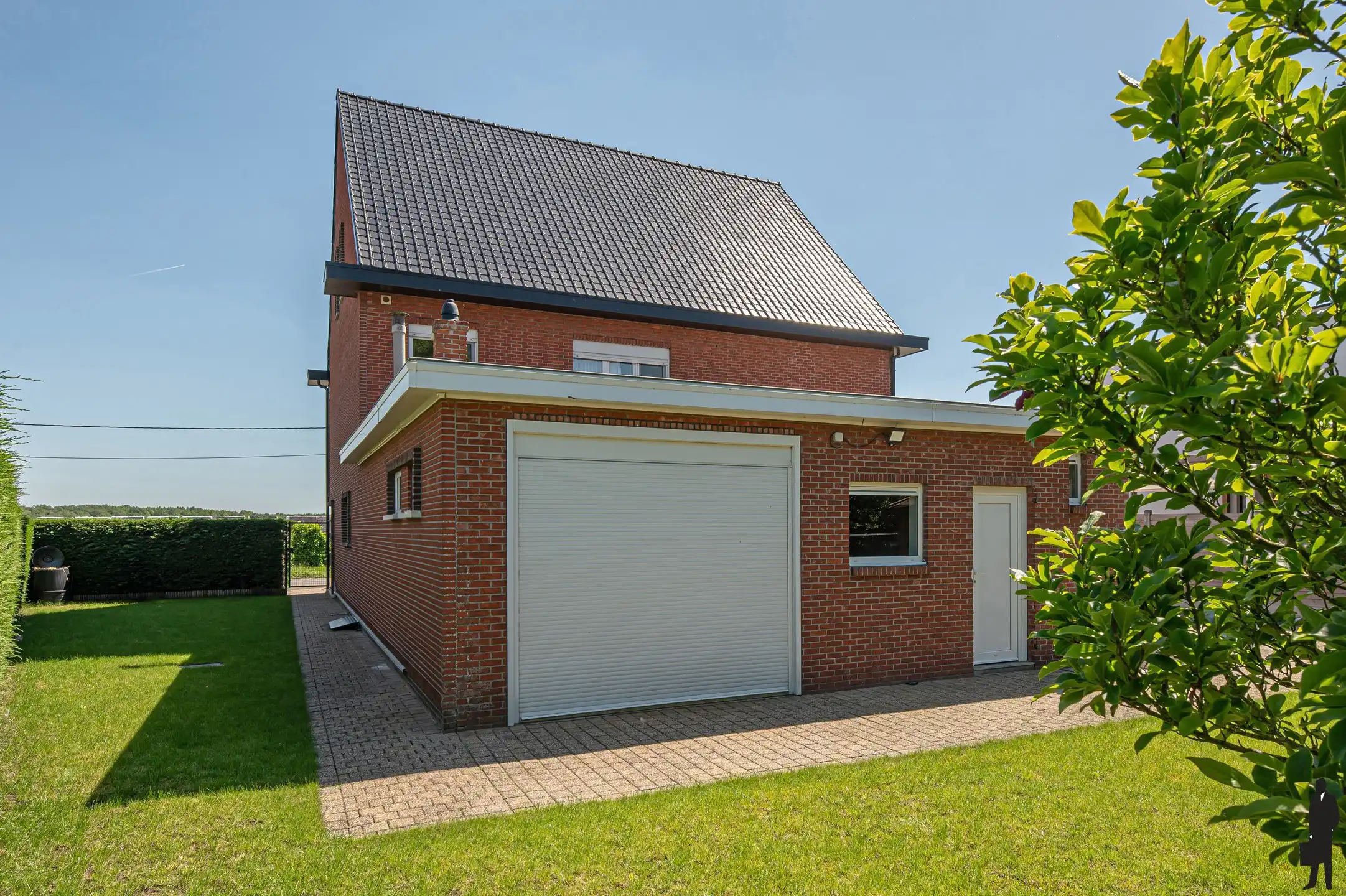 Rustig gelegen ruime gezinswoning met maar liefst 7 slaapkamers, meerdere garages en tal van praktische troeven. foto 29