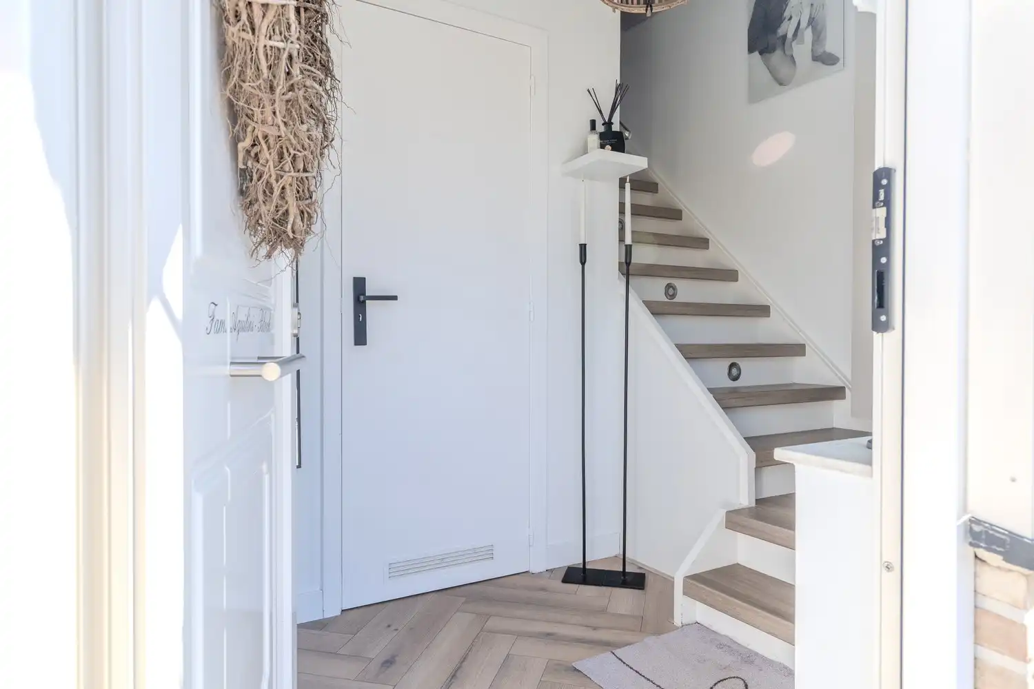 Stijlvolle, instapklare woning met vier slaapkamers, twee badkamers en verwarmd zwembad te koop in Lanaken foto 5