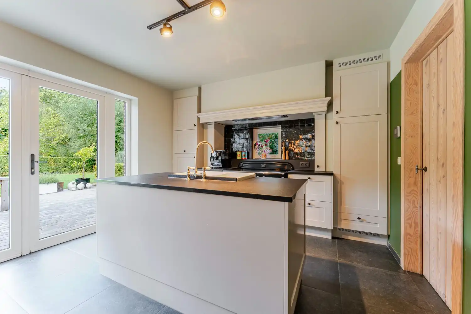 Prachtige woning met landelijk karakter te Wielsbeke. foto 7