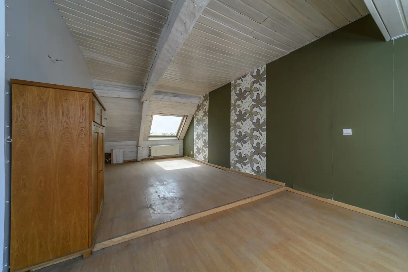 Zeer gunstig en centraal gelegen, verder af te werken karaktervolle woning foto 12