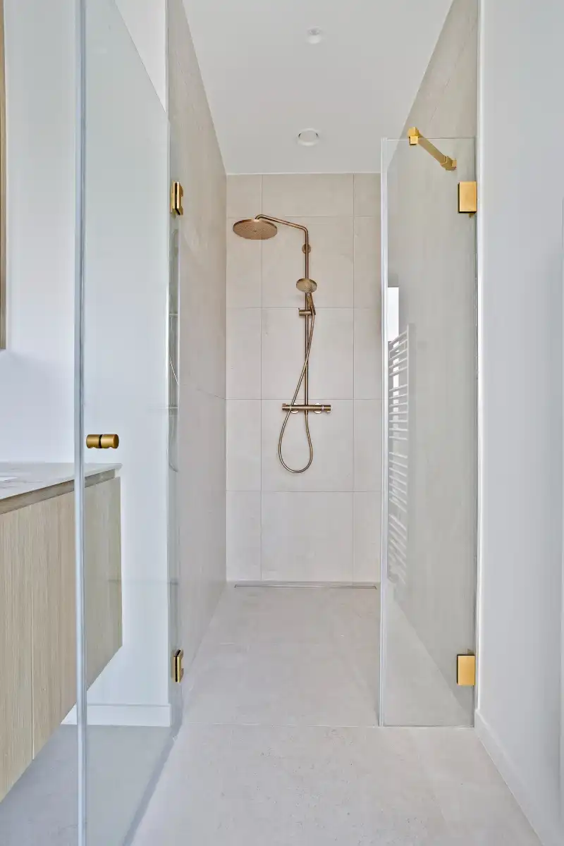 Instapklaar nieuwbouwappartement te huur in hartje Eeklo! foto 17