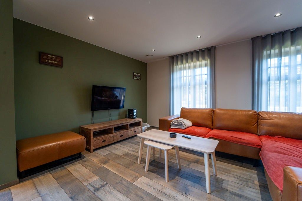 PRACHTIG GERENOVEERDE WONING MET 3 SLAAPKAMERS, 2 BADKAMERS, INPANDIGE GARAGE EN PAARDENSTALLINGEN MET ENERGIEZUINIG EPC TE WIJER (NIEUWERKERKEN)  foto 4
