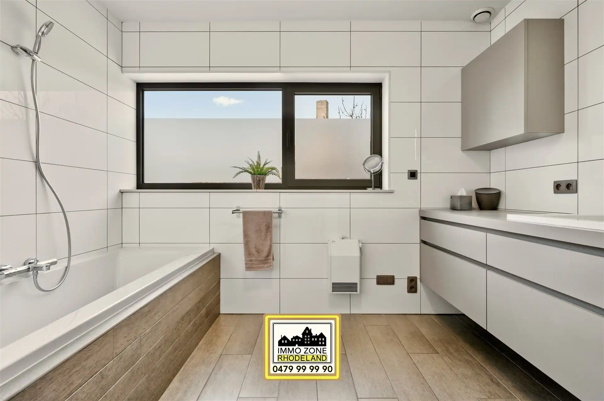 Prachtige woning met 4 slpks, 2 bdks in groene omgeving foto 12