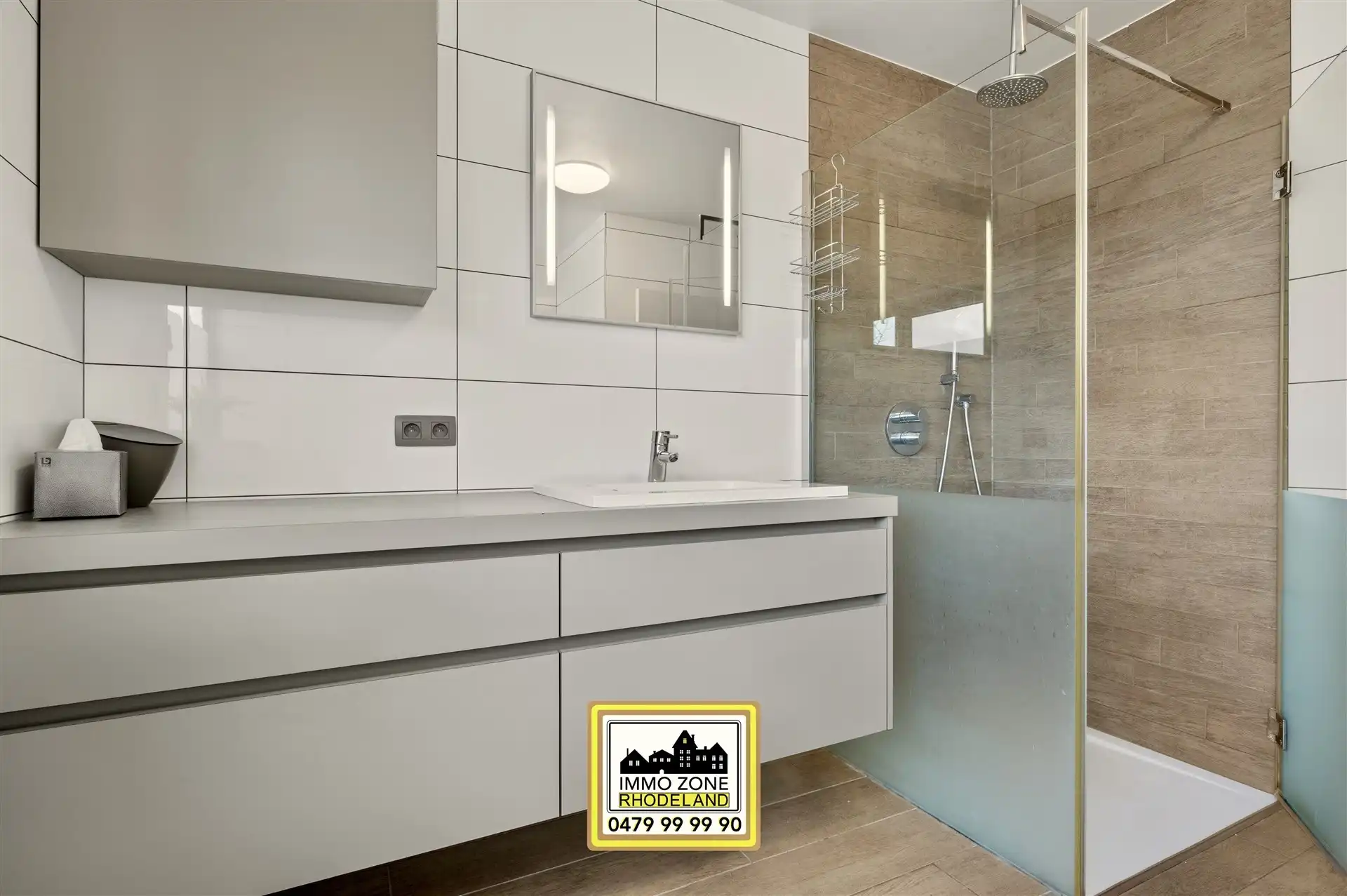 Prachtige woning met 4 slpks, 2 bdks in groene omgeving foto 12