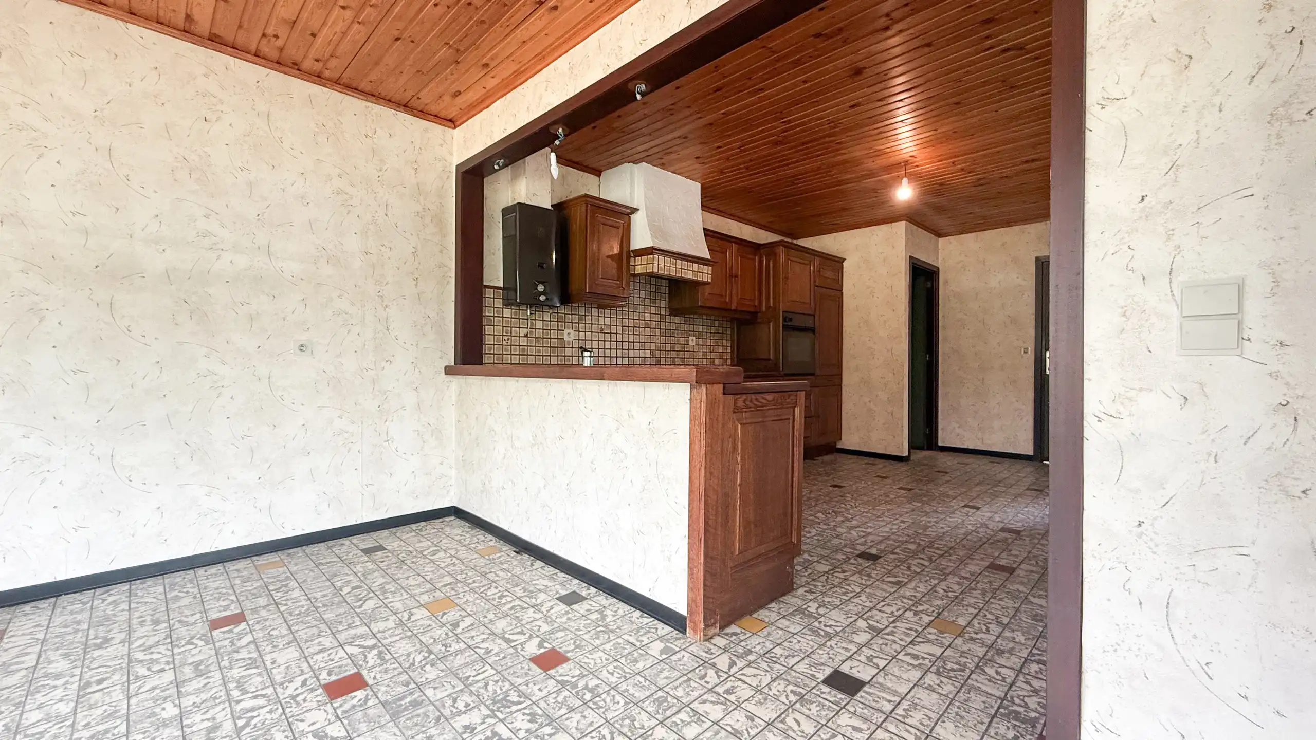 Ruime split-levelwoning met 3 slaapkamers op groot perceel! foto 9