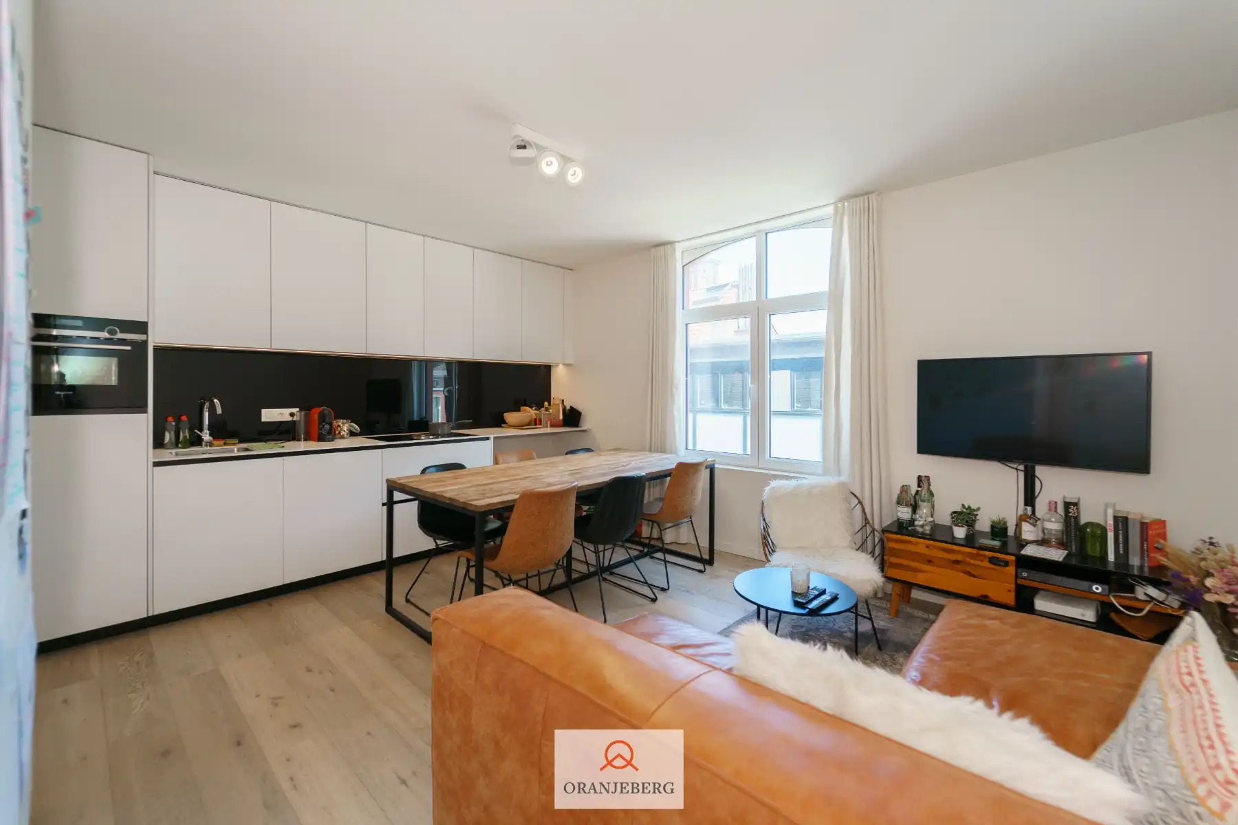 Gerenoveerde studio/appartement met unieke ligging. foto 7