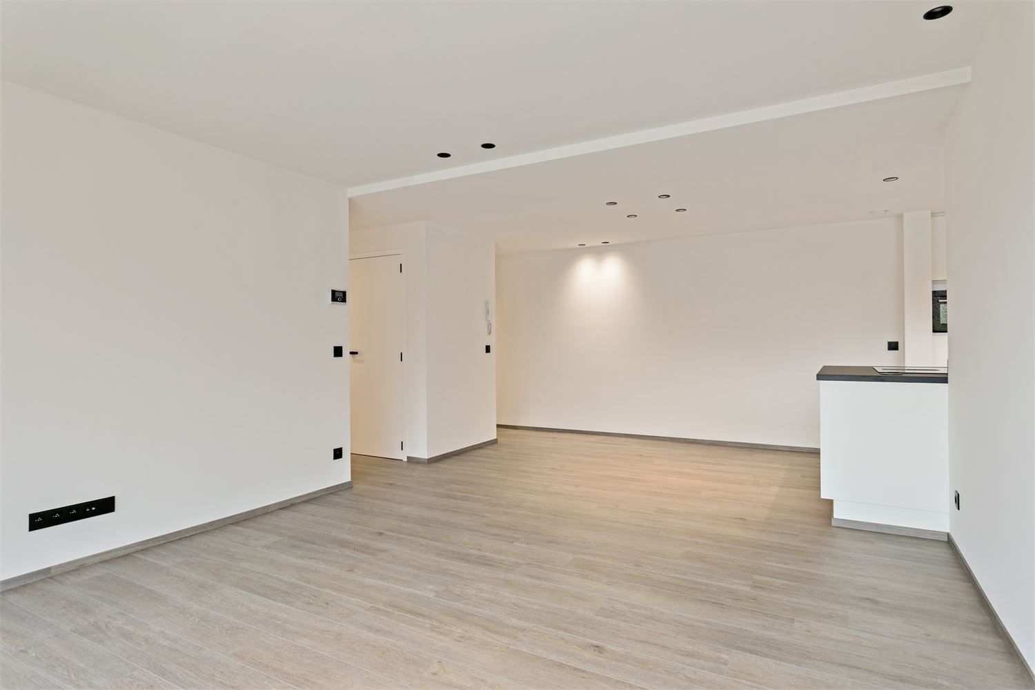 LUXUEUS APPARTEMENT MET 2 SLPKS TE DIEST! foto 10