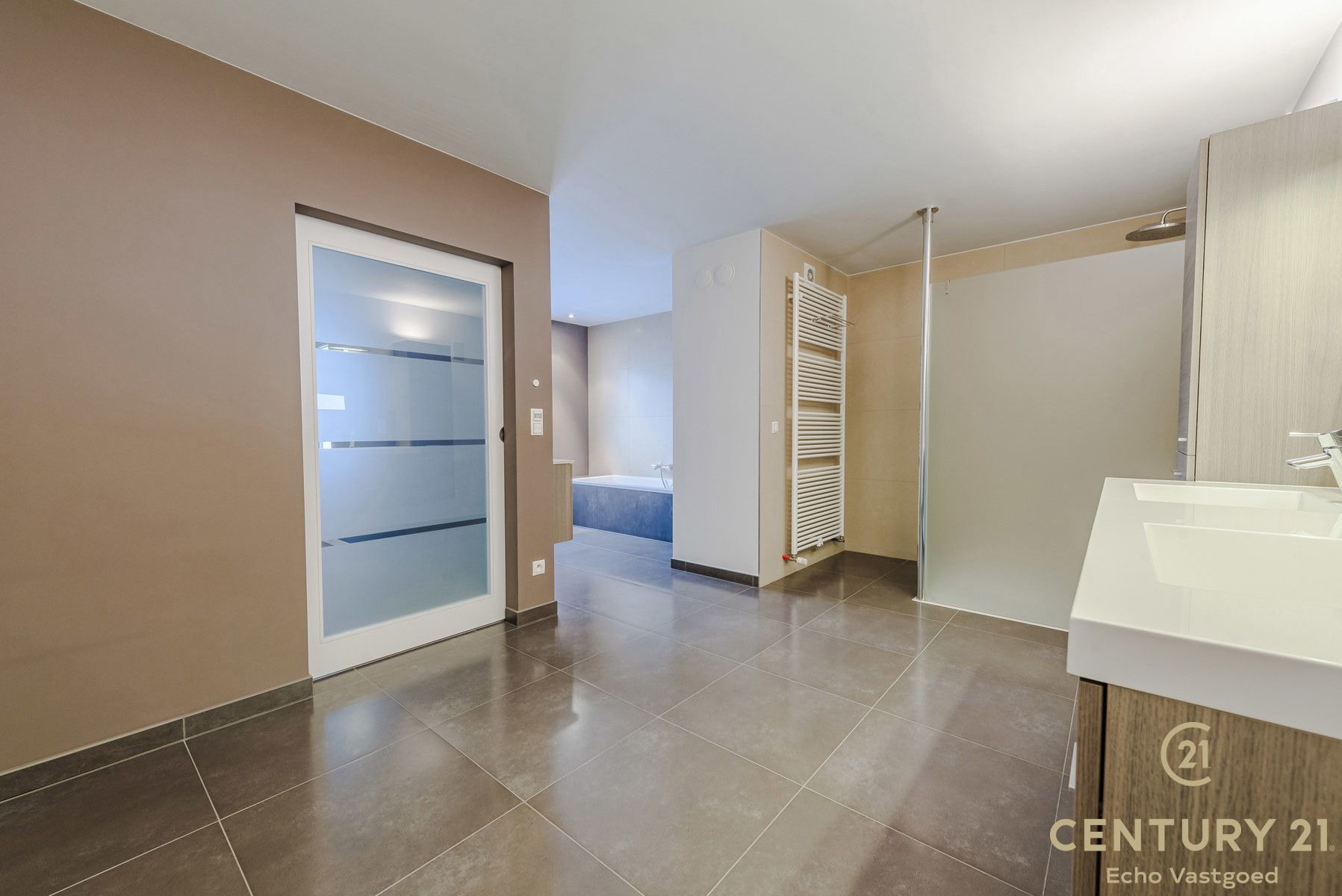Luxe, ruime penthouse (192m²) met groot terras tegen het bos foto 22