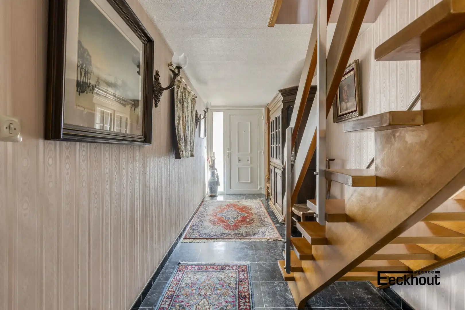 Te moderniseren woning op goede ligging met garage en tuin! foto 12