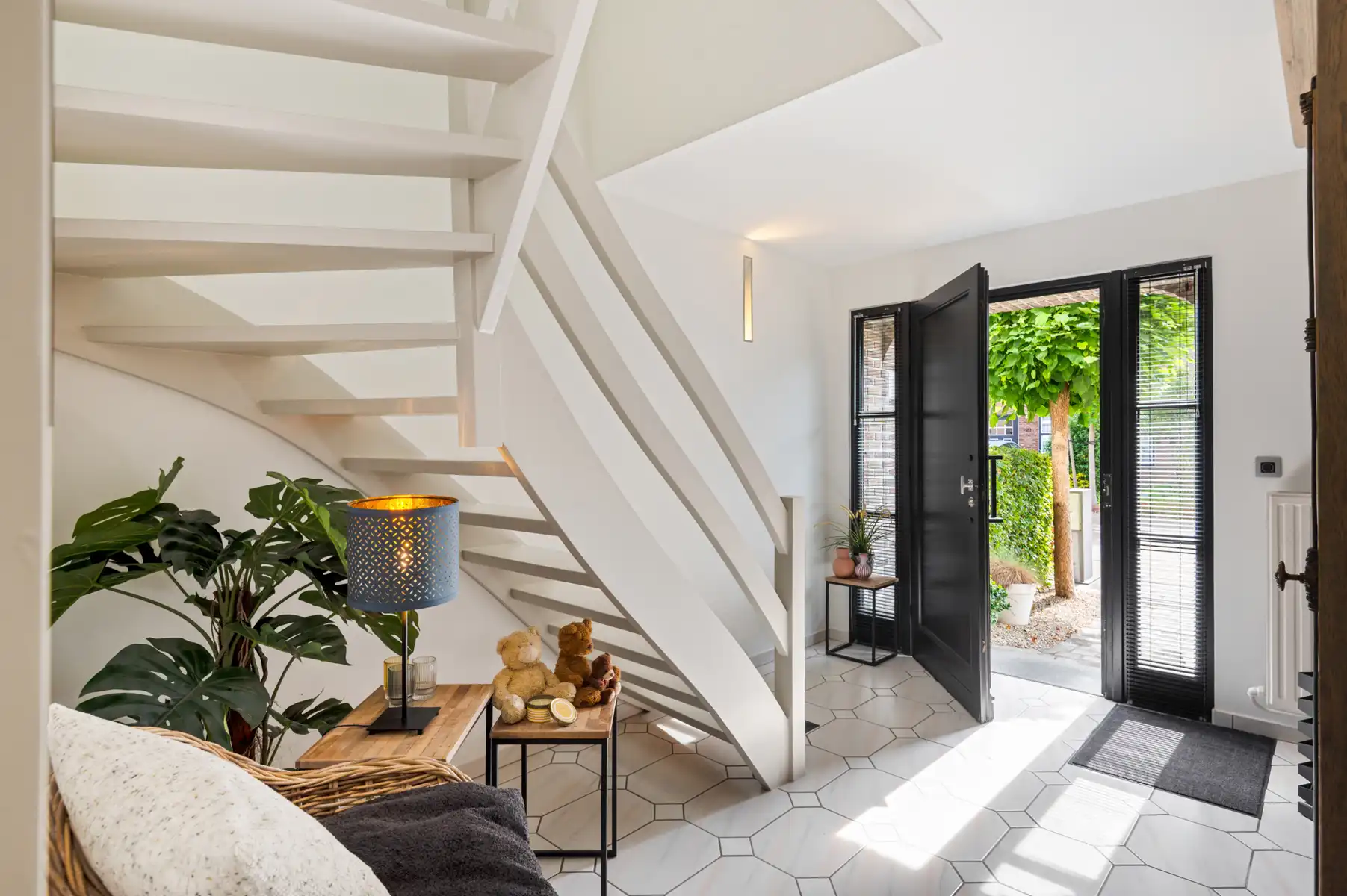 Een bel-etage met een verhaal op elke verdieping foto 3