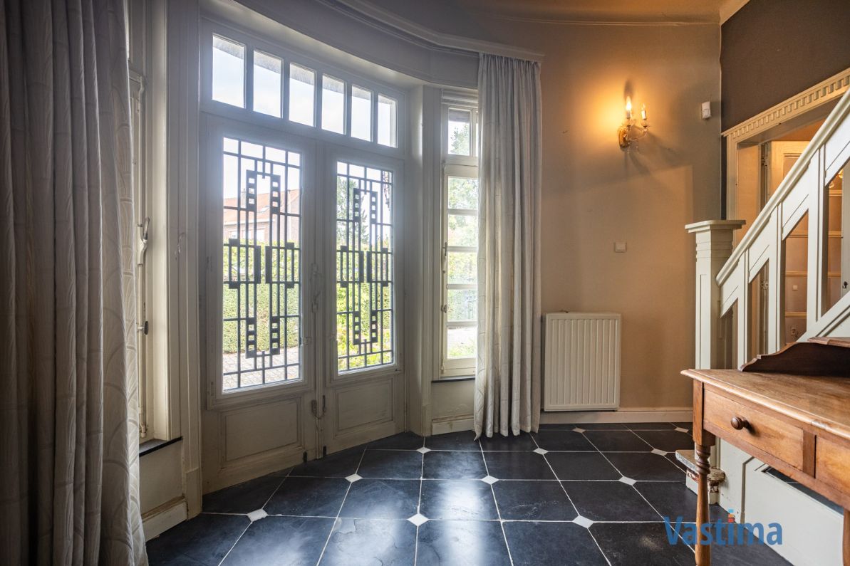 Karaktervolle villa met authentieke charme in een groene setting foto 8