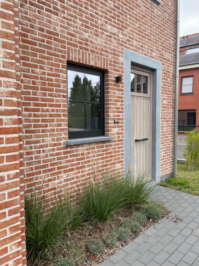 Drie slaapkamer EENGEZINSWONING met garage & tuin foto 6