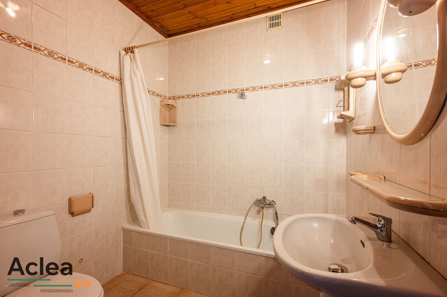 Vrijstaande woning op ruim perceel foto 14