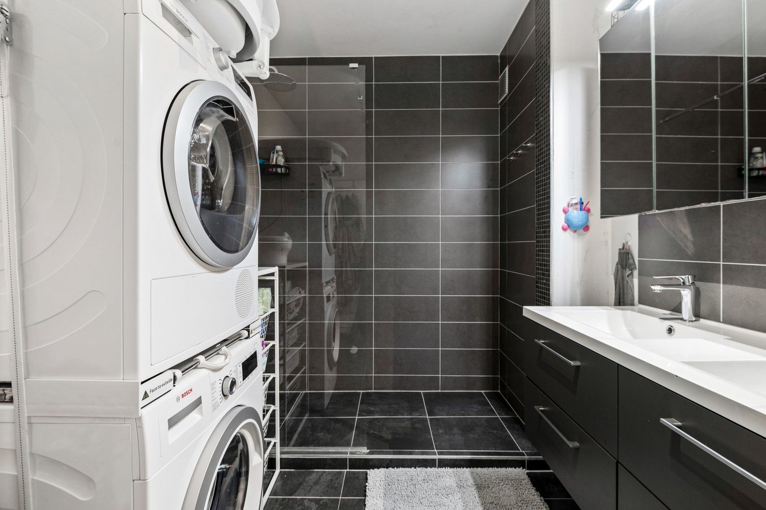 Instapklaar appartement op de 1ste verdieping met 2 slaapkamers en berging te Mortsel! foto 12