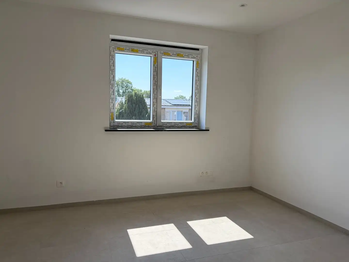 Moderne halfopen woning met 3 slpk, garage en tuin foto 7