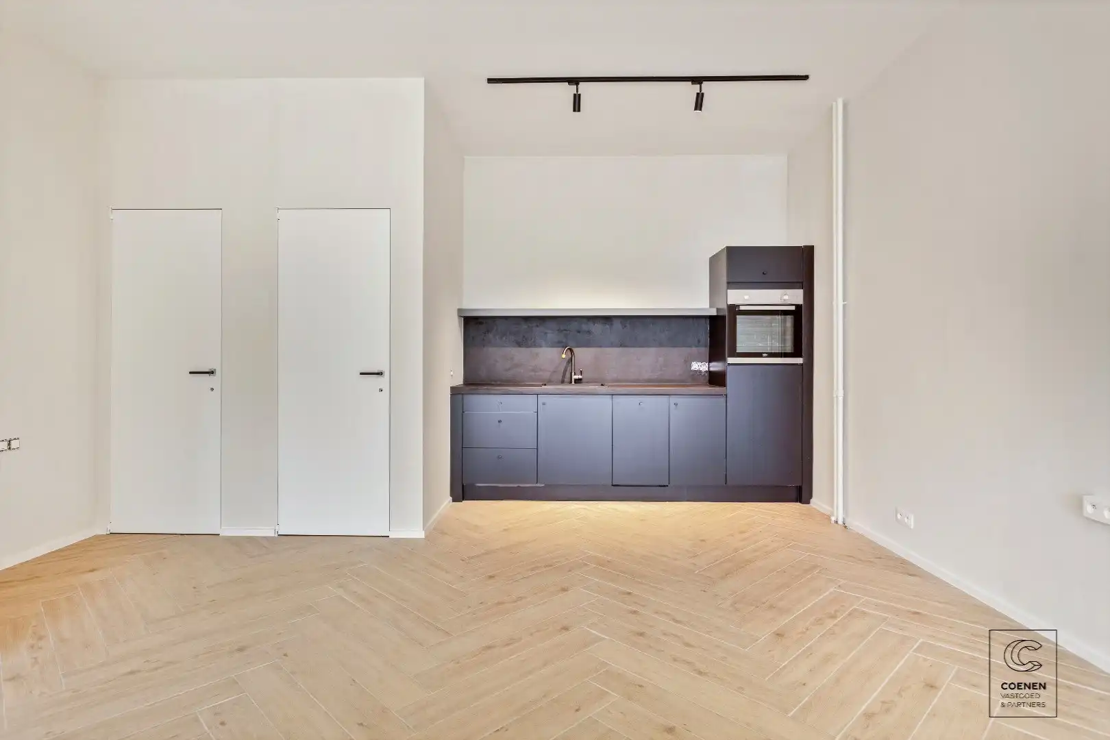 Topgelegen commerciële ruimte van 70 m² met directe huuropbrengst en hoge visibiliteit foto 11