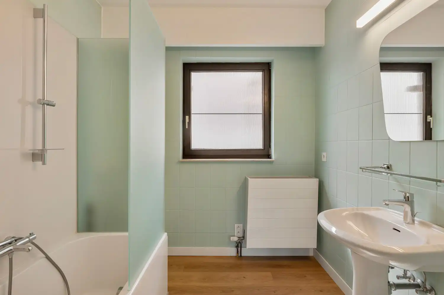 TE HUUR – Goed onderhouden appartement met 3 slaapkamers, terras en prachtig uitzicht. foto 18