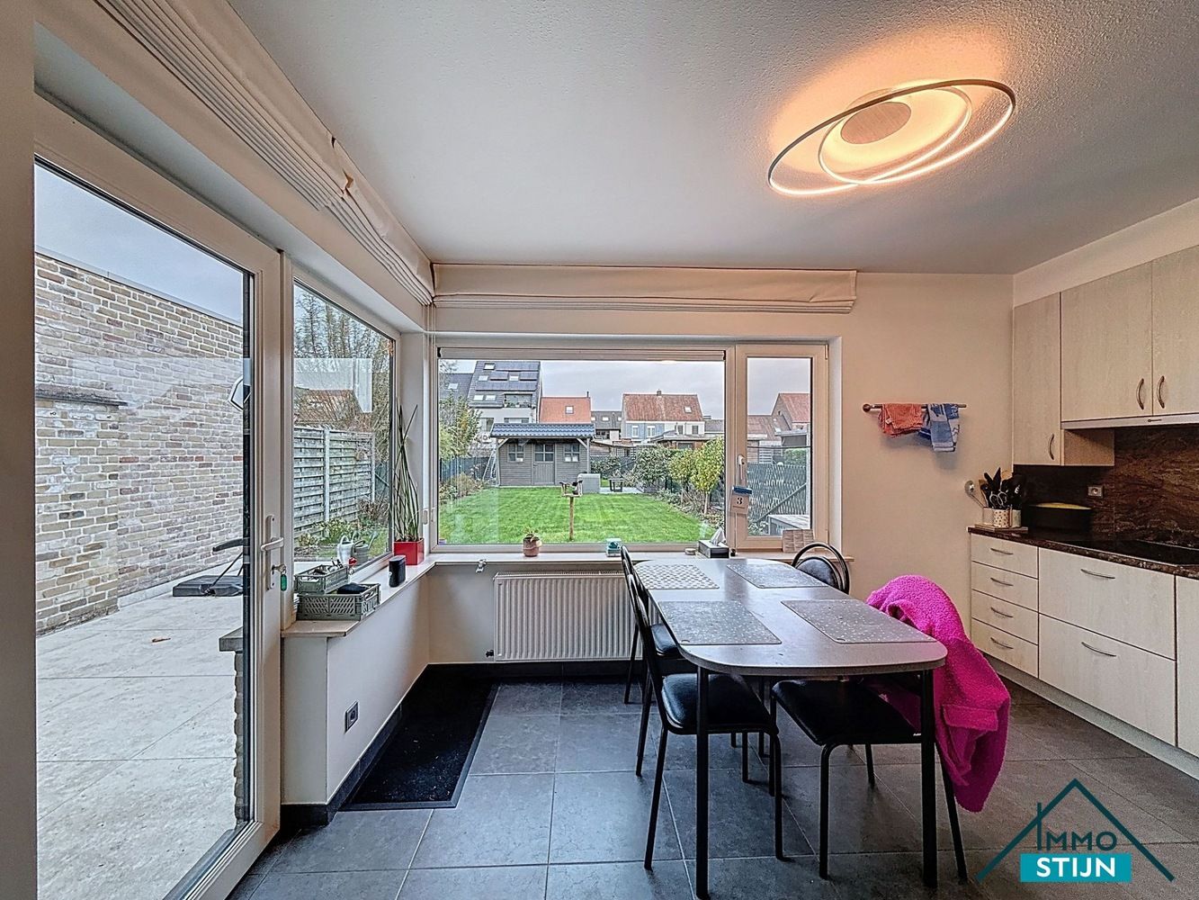 Gezinswoning met 4 slaapkamers in rustige doodlopende straat foto 7