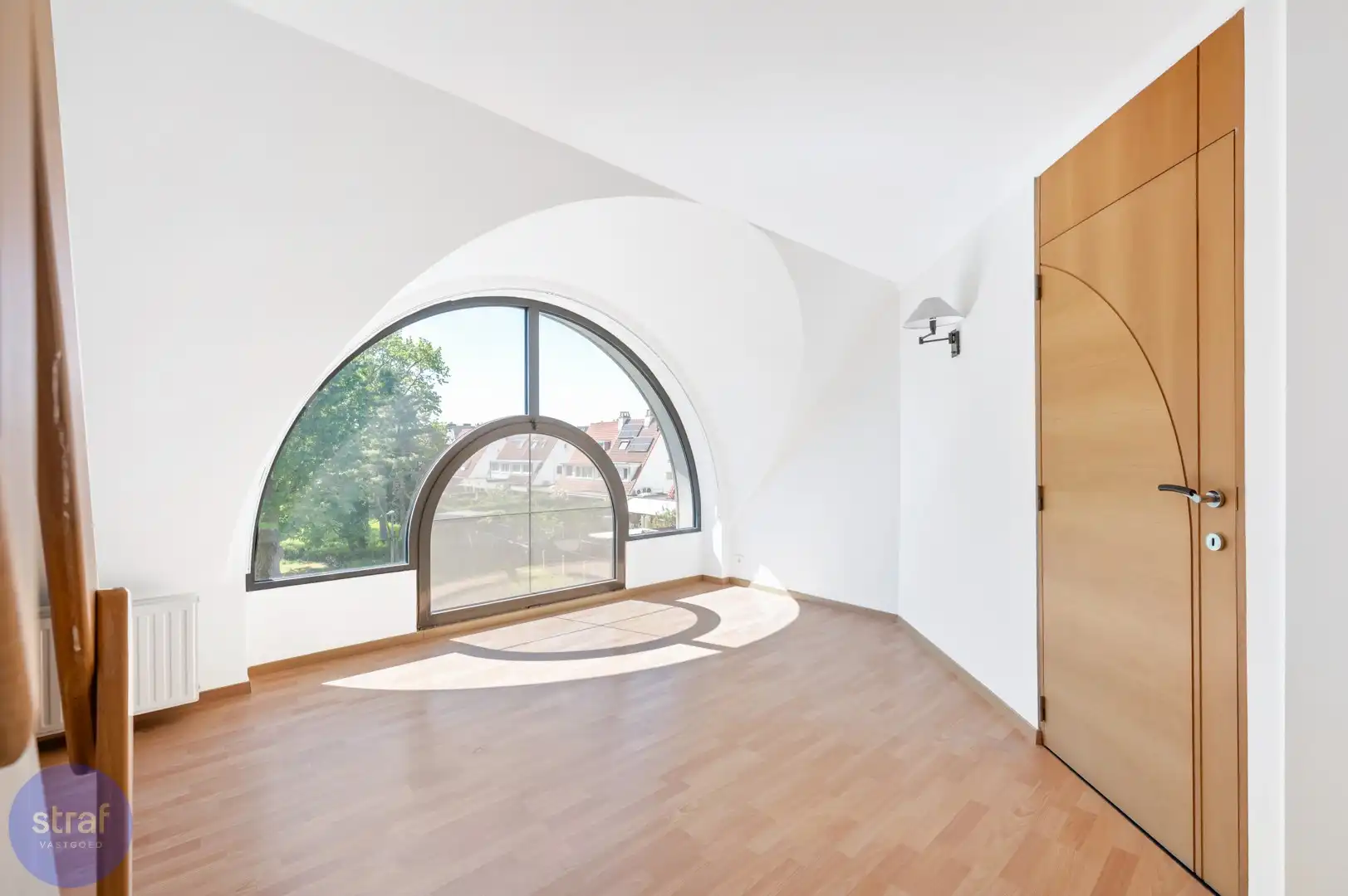 Ruim (en ook groot) huis op Linkeroever&nbsp;met praktijkruimte/ studio foto 18
