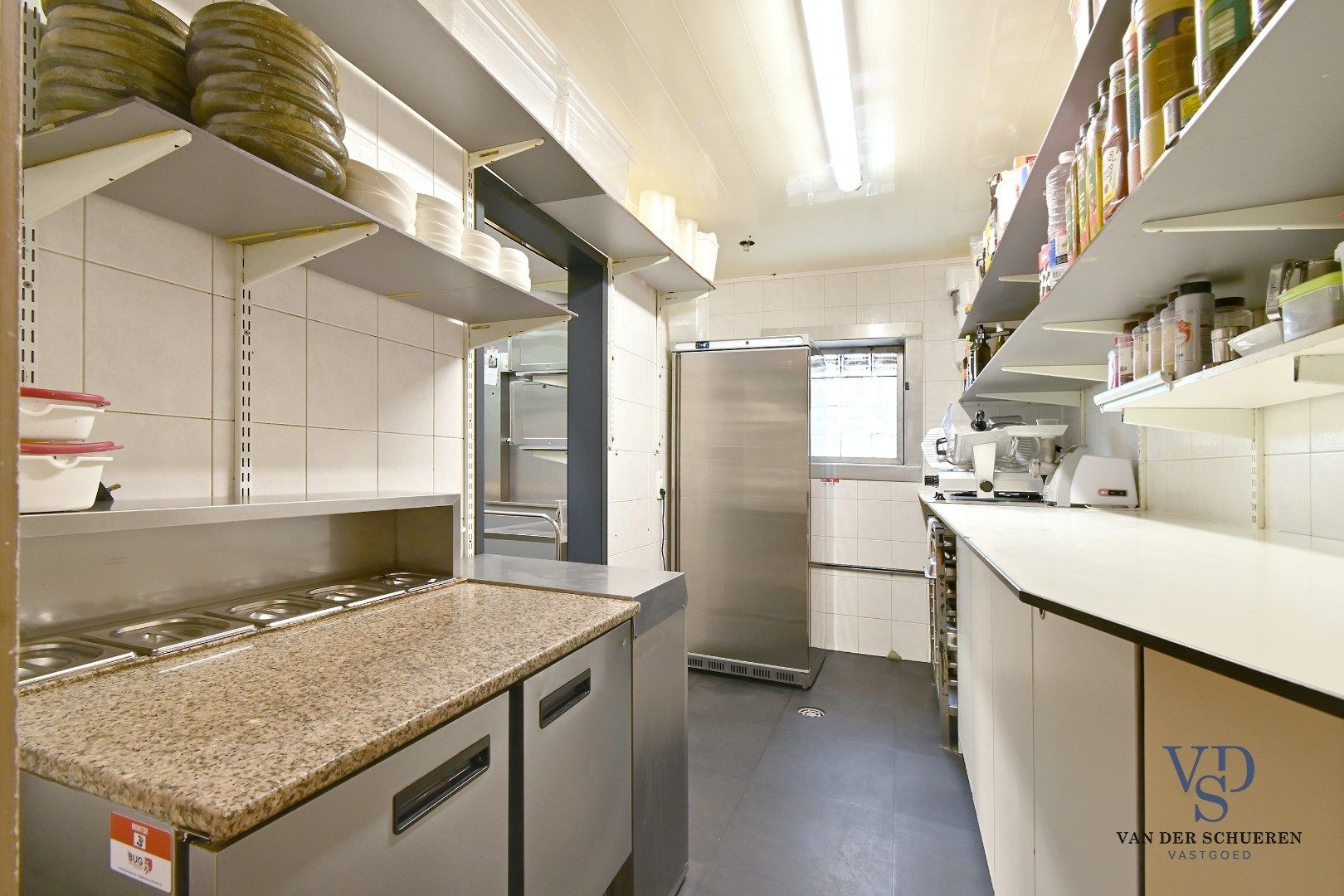 Handelspand (>300 m²) en 2 appartementen. foto 12