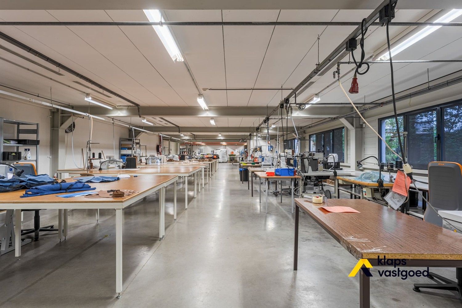 Knappe industriële hal op het bedrijventerrein van Rotem foto 10